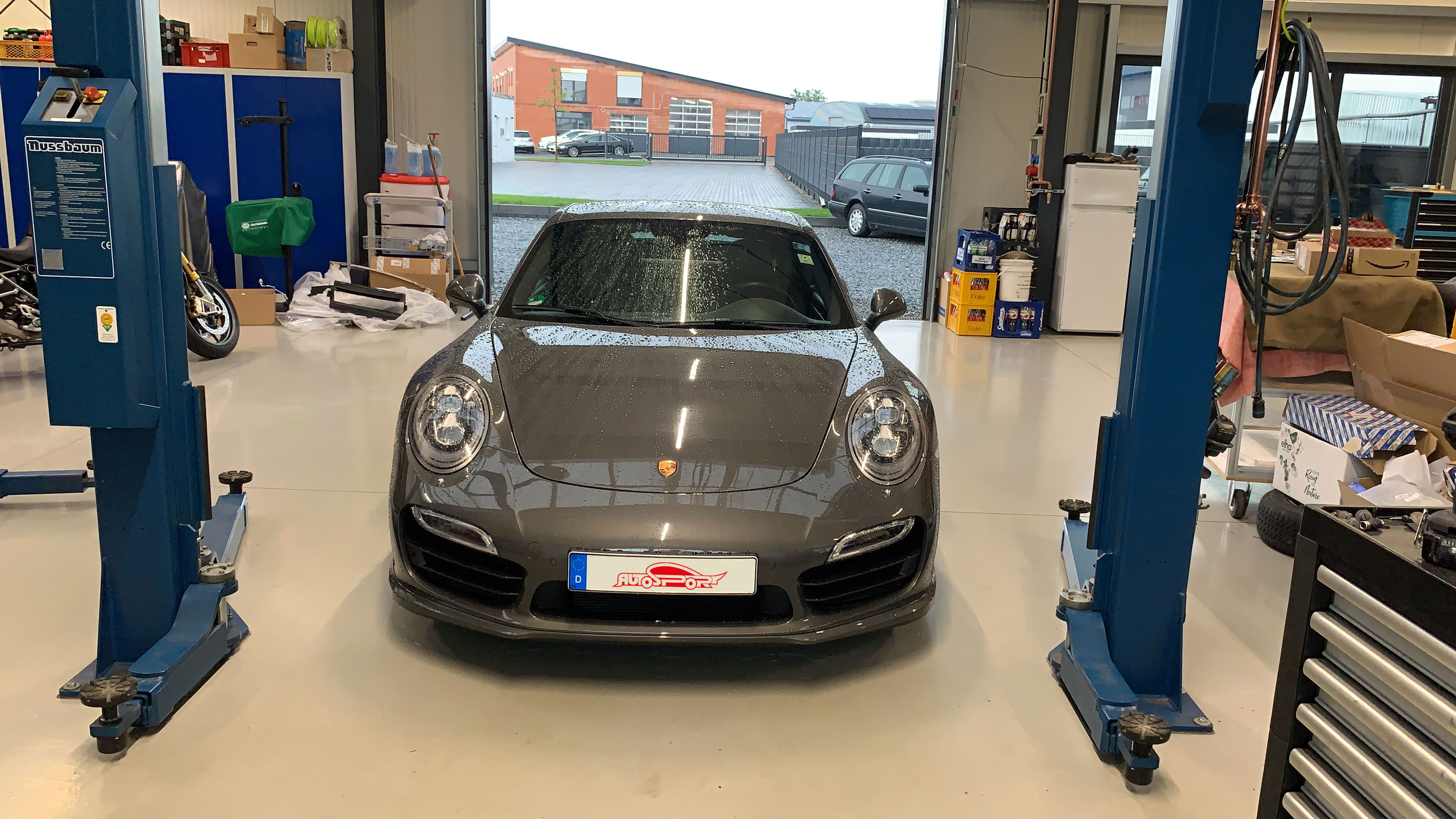 Porsche repariert Front